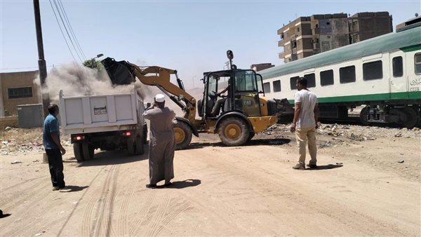 حملة موسعة في أسوان لتطهير قرى أبو الريش من النفايات وتحسين مستوى النظافة العامة