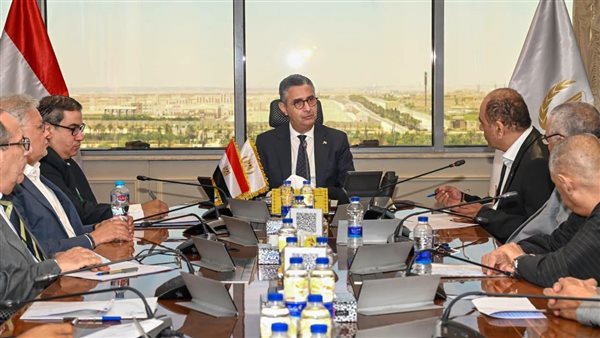 وزير التموين يناقش آليات انضمام الغرف التجارية لمشروع كاري أون