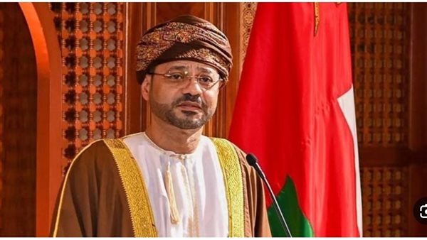 وزير خارجية عمان يُعلن خبراً مهما عن مضيق هرمز