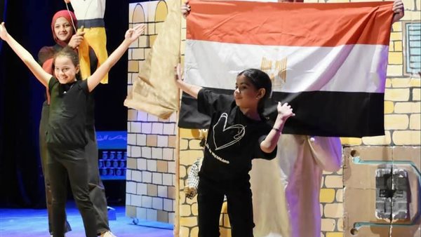 عرض “الأراجوز الكسلان” في اليوم السادس من مهرجان نوادي مسرح الطفل الختامي