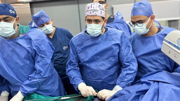 خبير مصري أسترالي يجري 13 تدخلًا مجانيًا لعلاج انسداد الشرايين