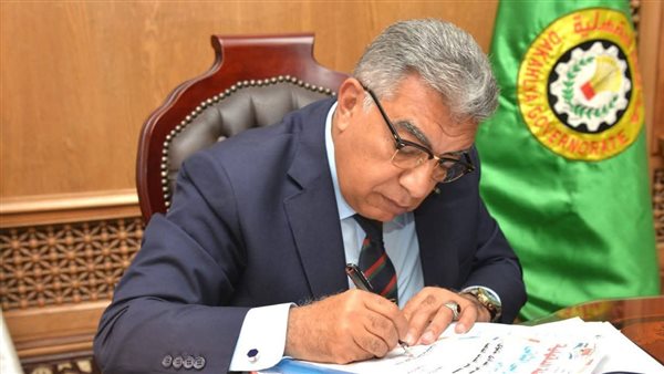تهنئة رئيس جامعة المنصورة لمحافظ الدقهلية بفوز المحافظة بجائزة تميز الأداء