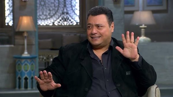 مراد مكرم يمازح جمهوره بفكرة جهاز لنقل الدهون: «اختراع يستحق نوبل»