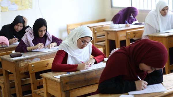 تداول امتحان اللغة الإنجليزية لطلاب القسم العلمي بالثانوية الأزهرية يثير الجدل