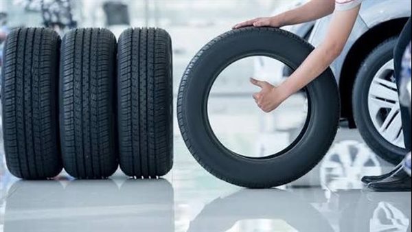 خطوات التعامل مع تلف إطار سيارتك على الطريق
