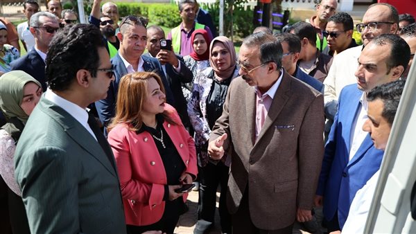 محافظ سوهاج يتفقد حملة التبرع بالدم ويثني على المشاركين (صور)