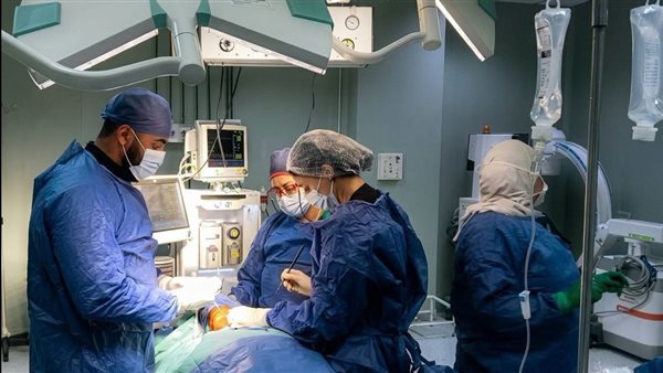 نجاح جراحة دقيقة تنهي معاناة شاب من التهاب مزمن بالفك بمستشفى روض الفرج العام