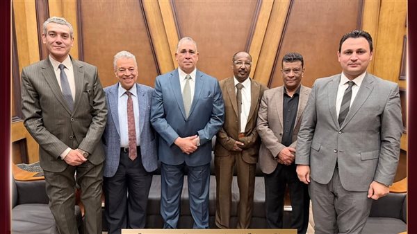 عبد الحليم علام يستقبل نقيب المحامين السودانيين لتعزيز التعاون المهني