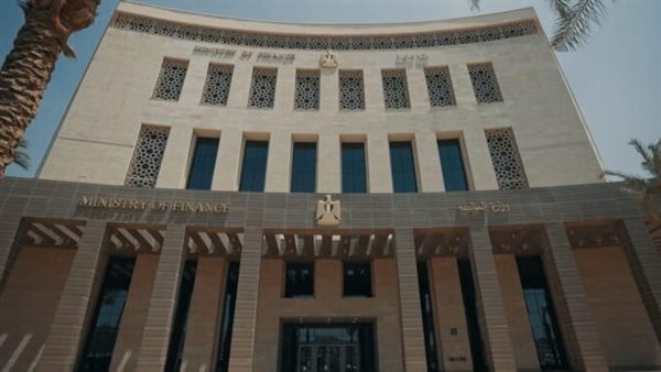 وزارة المالية تعلن عن مزاد علني لبيع سيارات فاخرة في مطار القاهرة