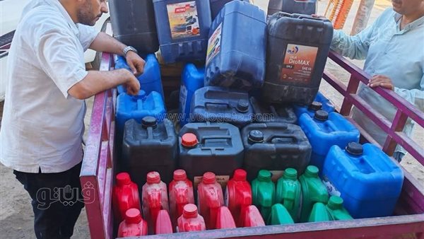ضبط نصف طن من زيوت السيارات مجهولة المصدر في حملة تموينية بمطروح