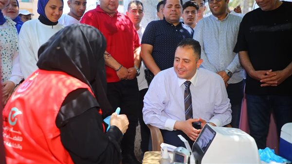 محافظ دمياط يتفقد قافلة الصحة بمناسبة اليوم العالمي للتبرع بالدم