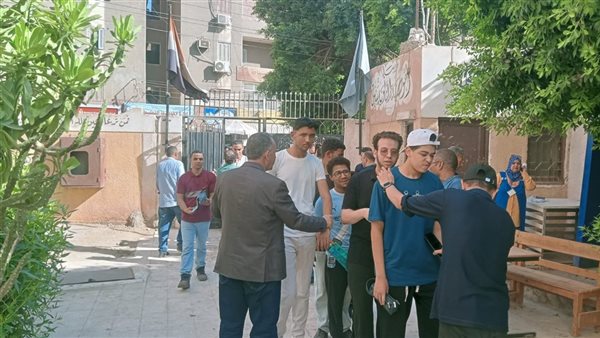 وكيل وزارة التعليم بأسيوط يتفقد لجان امتحانات الثانوية العامة بالقوصية
