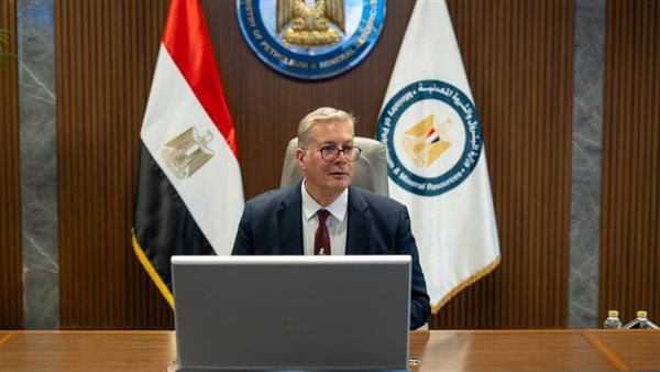 وزير البترول يوجه بتسريع إجراءات زيادة إنتاج النفط والغاز خلال اجتماع مع قيادات الهيئة العامة