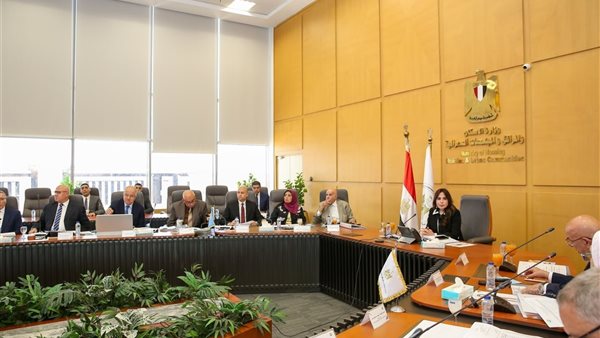 اجتماع وزيرة الإسكان مع ممثلي جمعية مستثمري العاشر من رمضان لمناقشة دعم التنمية