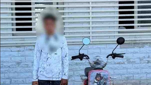 ضبط طالب يؤدي حركات استعراضية بـ«إسكوتر» في الإسكندرية ويعرض حياة المواطنين للخطر