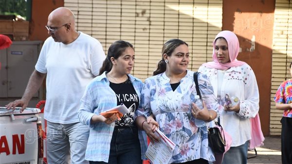 طلاب الثانوية العامة بالنظام القديم يؤدون امتحان اللغة الأجنبية الثانية اليوم
