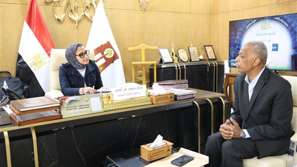 محافظ الوادي الجديد تبحث تطوير الإذاعة المحلية وتعزيز البرامج لخدمة قضايا المواطنين