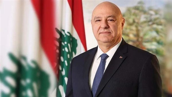 الرئيس اللبناني يشيد بدور الجيش في تعزيز السلم الأهلي
