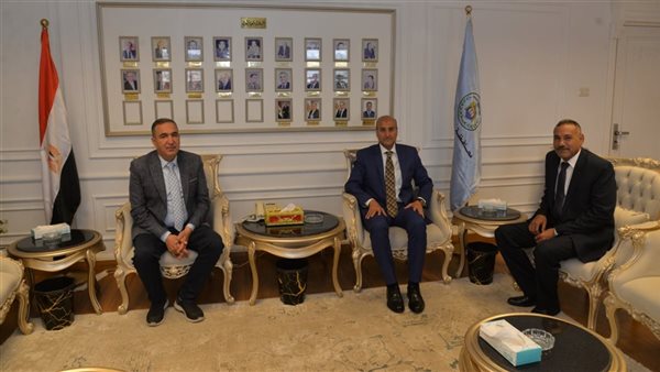 محافظ أسيوط يبحث مع رئيس هيئة الخدمات البيطرية سبل تطوير المنظومة ودعم الثروة الحيوانية