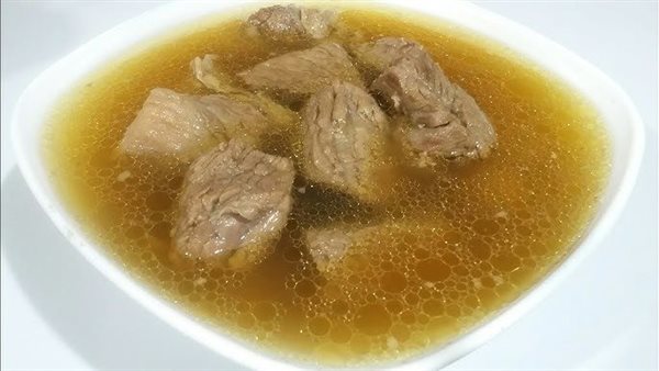 فوائد شوربة اللحم: غنية بالبروتين وتعزز العضلات والمفاصل والمناعة