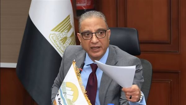 محافظ الجيزة يعقد اجتماعًا مع شركات النظافة لمواجهة تحديات الفريزة والنباشين