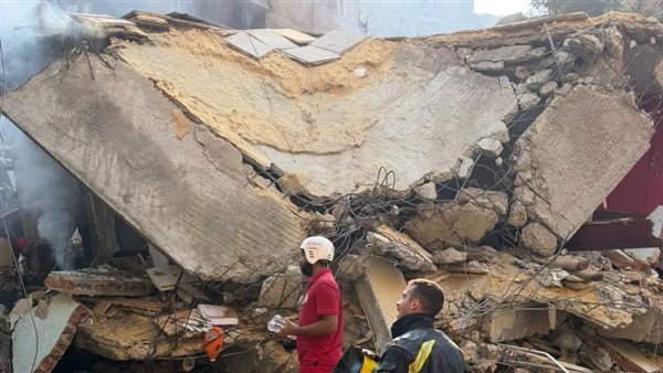 النيابة تأمر بتشكيل لجنة هندسية لمعاينة حريق منشأة ناصر بعد انهيار عقار