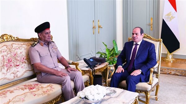 الرئيس السيسي يستقبل وزير الدفاع والإنتاج الحربي (صورة)