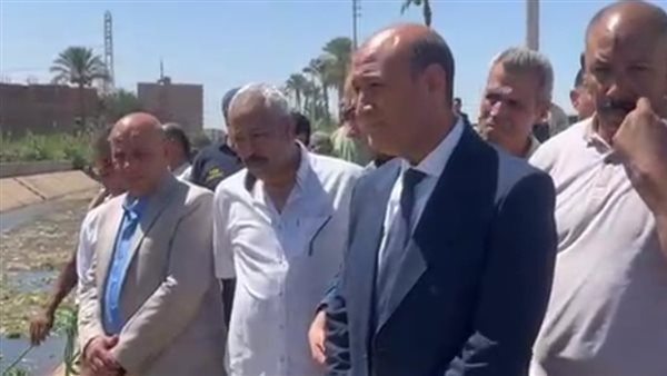 محافظ أسيوط يتفقد موقع حادث غرق 8 أطفال إثر سقوط تروسيكل في الترعة بأبوتيج
