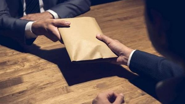 الإفتاء تحذر من قبول الرشوة: مال حرام وسحت