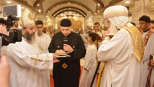 الأنبا دوماديوس يرسّم كاهنًا جديدًا في إيبارشية 6 أكتوبر