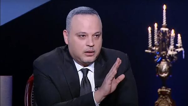 تامر عبد المنعم يؤدي التحية العسكرية للرئيس السيسي: عودة مصر إلى مسارها الصحيح