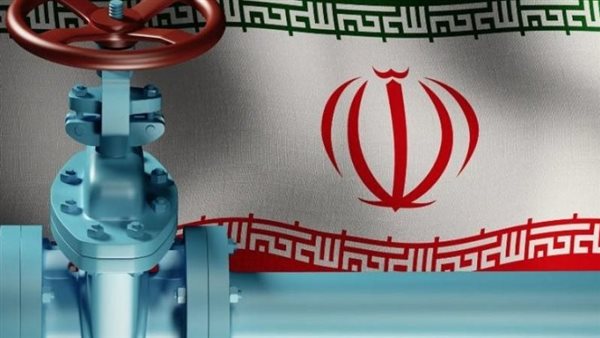 3 ناقلات عملاقة تصل إلى خارك.. عودة النفط الإيراني إلى الأسواق العالمية