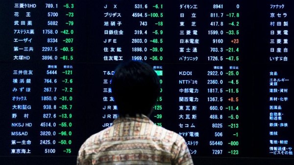 أسواق آسيا تتحرك بحذر مع تراجع النفط وصعود الدولار لأعلى مستوى