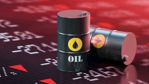 أسواق الطاقة تهدأ.. تراجع أسعار النفط 1.9% مع تحسن الإمدادات العالمية