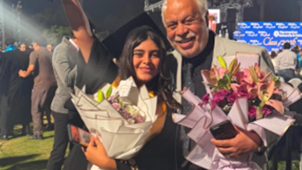 أشرف زكي في حفل تخرج ابنته مريم: “لحظة كنت انتظرها سنين طويلة”