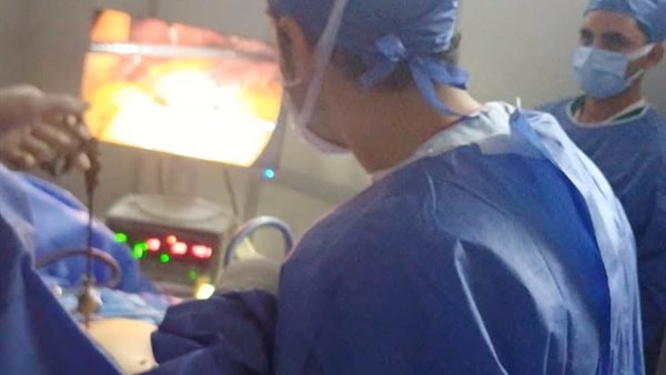 إجراء عملية تكميم معدة بالمنظار في مستشفى مشتول السوق