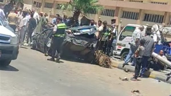 إصابة شخصين إثر تصادم سيارتين بشارع البحر الأعظم بالجيزة