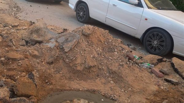 إصلاح كسر بمطبق صرف صحي في حي فيصل بالسويس