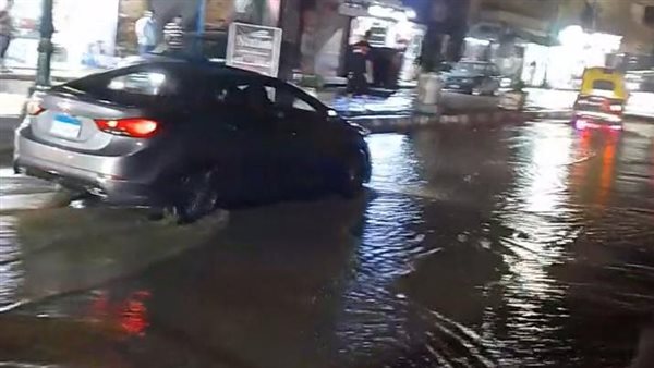 انفجار خط مياه رئيسي في مركز الشهداء بالمنوفية يعطل حركة المرور