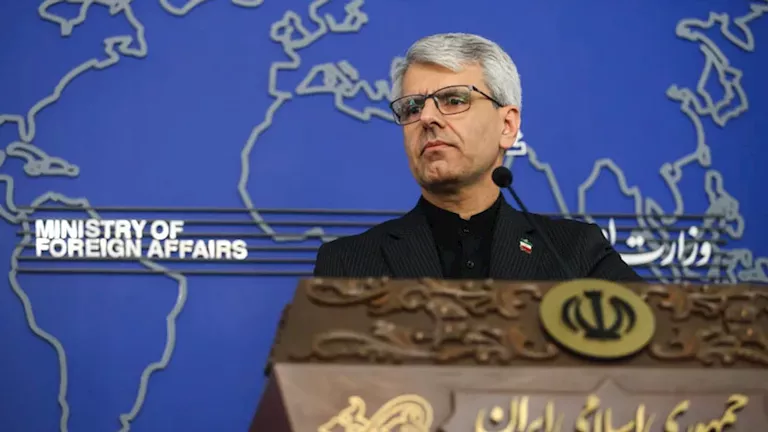 إيران ترسل وفدًا إلى قطر لمتابعة الأموال المجمدة وتؤكد عدم وجود مفاوضات مع أمريكا
