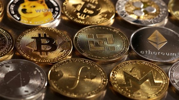 ارتفاع سعر البيتكوين إلى 63.5 ألف دولار وسط تذبذب العملات