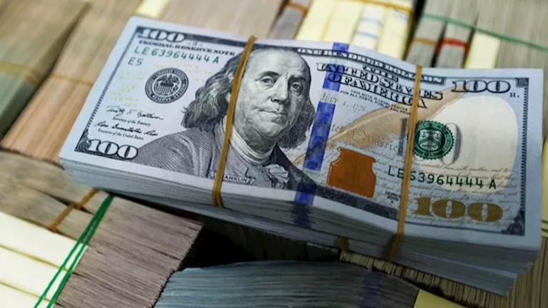 ارتفاع سعر الدولار مقابل الجنيه في بنكين مع بداية تعاملات الثلاثاء