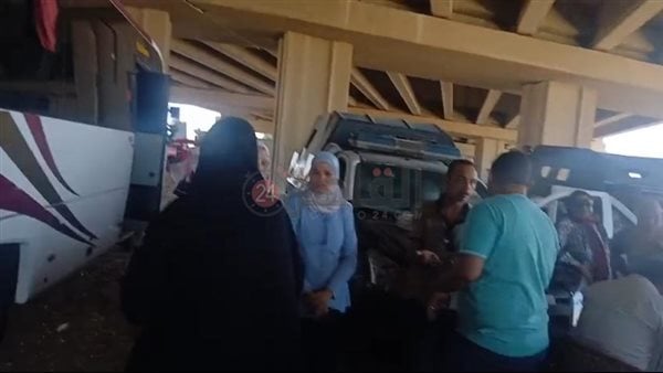 استغاثة 33 مراقبًا بالثانوية العامة بعد تعطل الأتوبيس الخاص بهم على الطريق الصحراوي الغربي ببني سويف