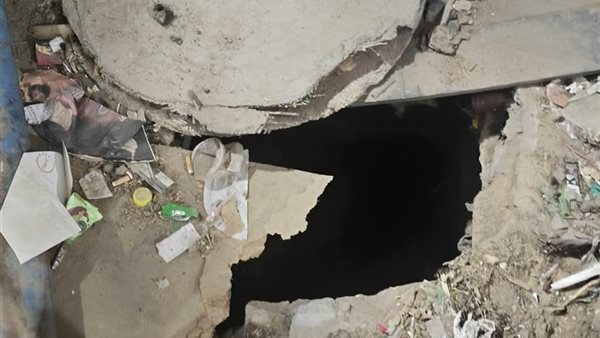استغاثة عاجلة إلى مجلس مدينة المحلة: فتحة صرف مكشوفة تهدد حياة الأطفال واللاعبين أمام نادي البلدية