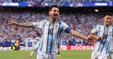 الأرجنتين تتقدم على الجزائر بهدف ميسى فى الشوط الأول