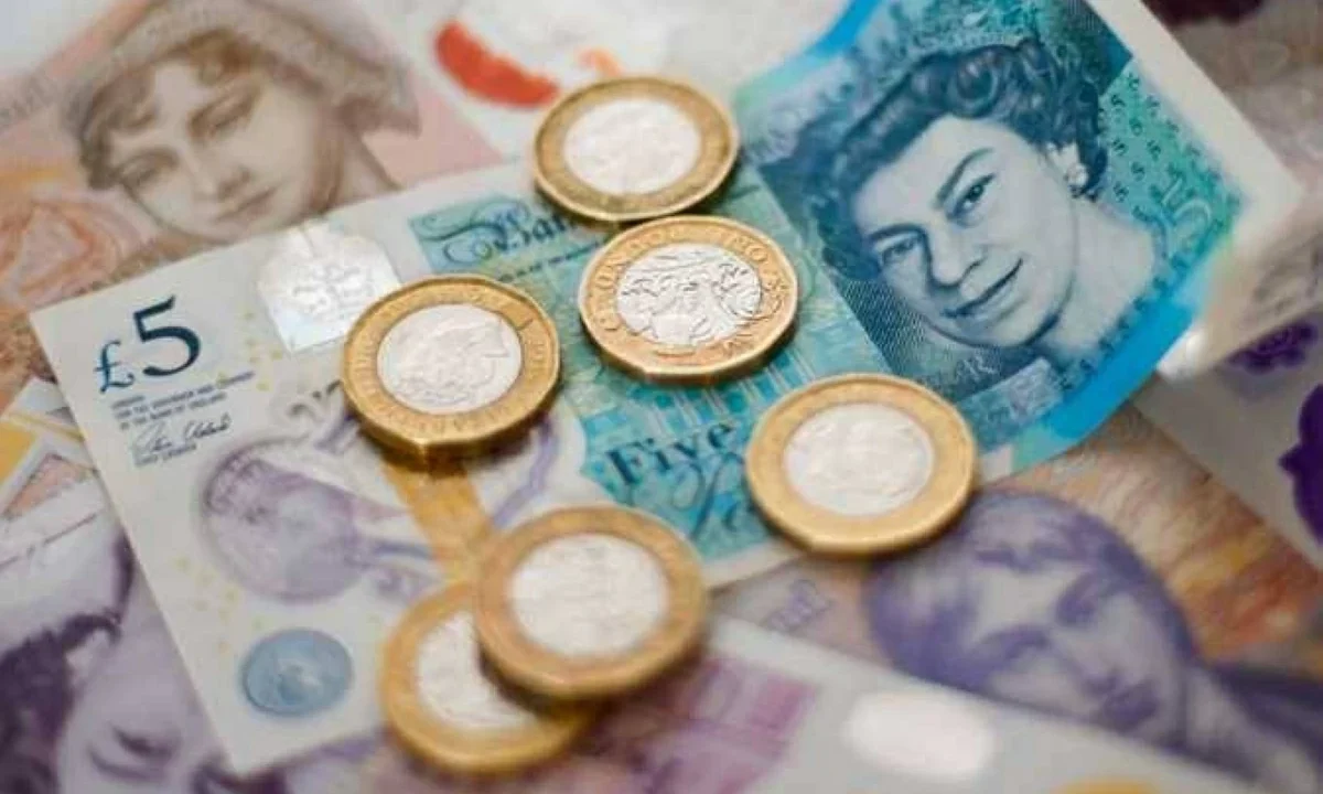«الإسترليني» يفقد 2.5 جنيه من قيمته فى مصر خلال 6 أيام ويتراجع مقابل الدولار إلى 1.3206