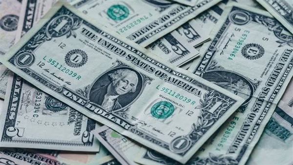 الدولار يتحرك داخل نطاق ضيق بالبنوك المصرية.. وتباين محدود في الأسعار خلال تعاملات اليوم