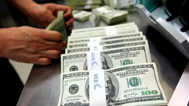 توقعات بتراجع الدولار إلى 45 جنيهًا قريبًا