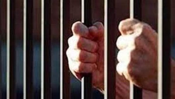 القبض على شخص يدير صفحة على فيسبوك للنصب على راغبي شراء هواتف محمولة