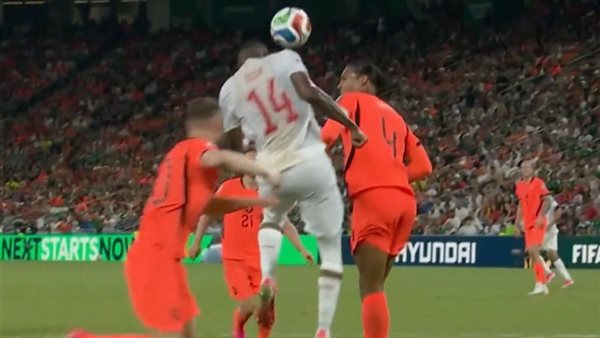المغرب يتمسك بالأمل.. عيسى ديوب يسجل التعادل القاتل أمام هولندا